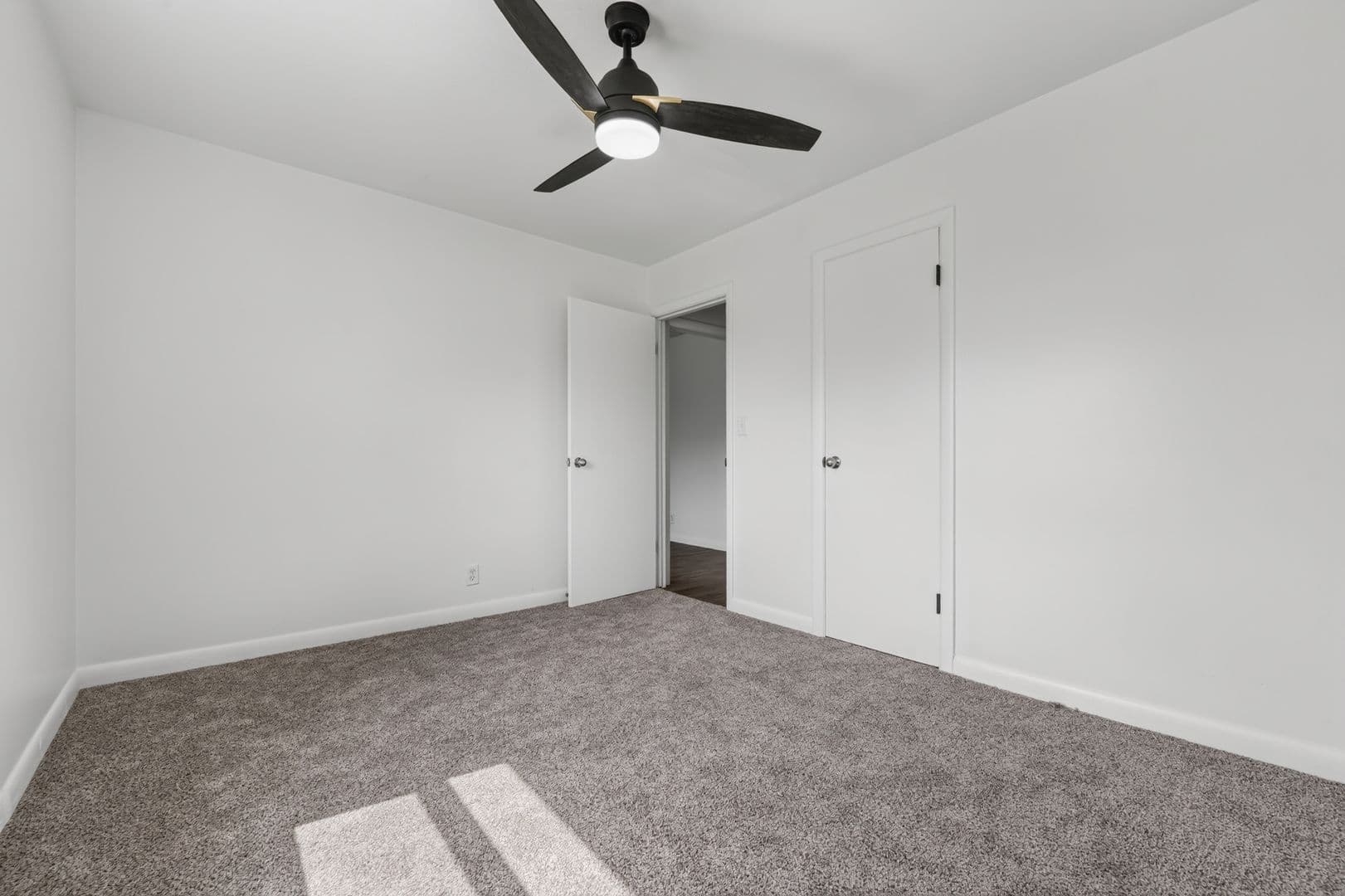 Newton Apartment: 421 SE 11th