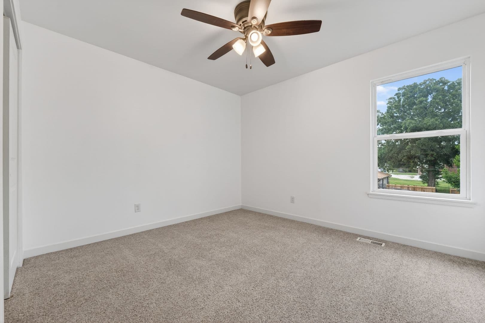Valley Center Apartment: 225-229 W 3rd St