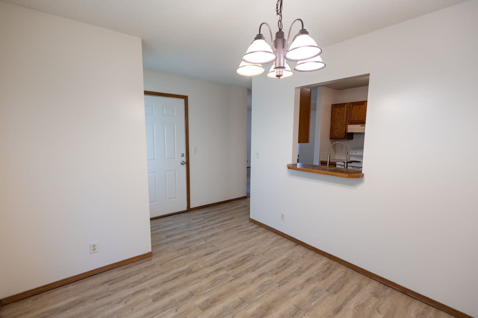 Maize Apartment: 204-206 N Queen Ave