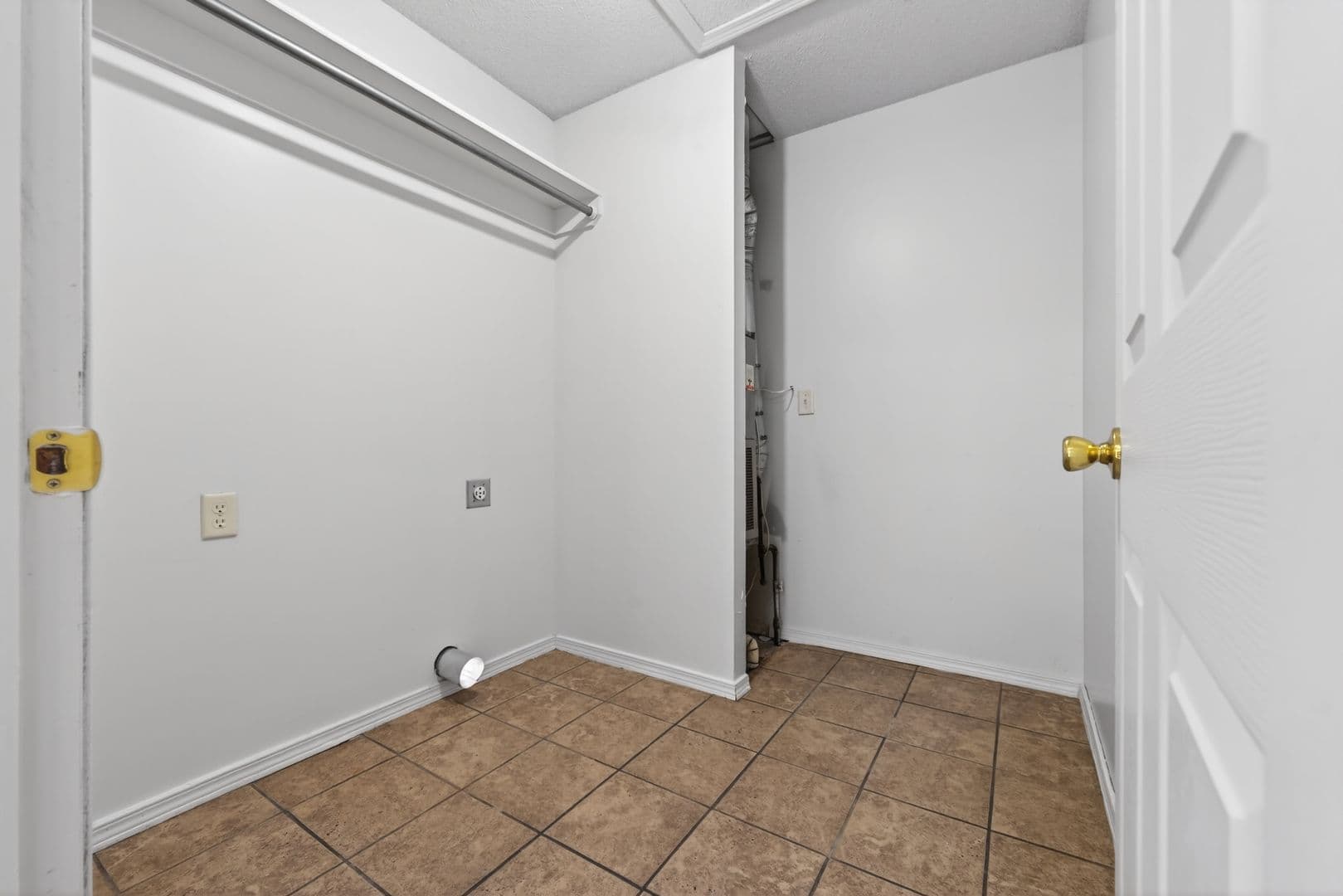 Wichita Apartment: 4329-4337 S Elizabeth