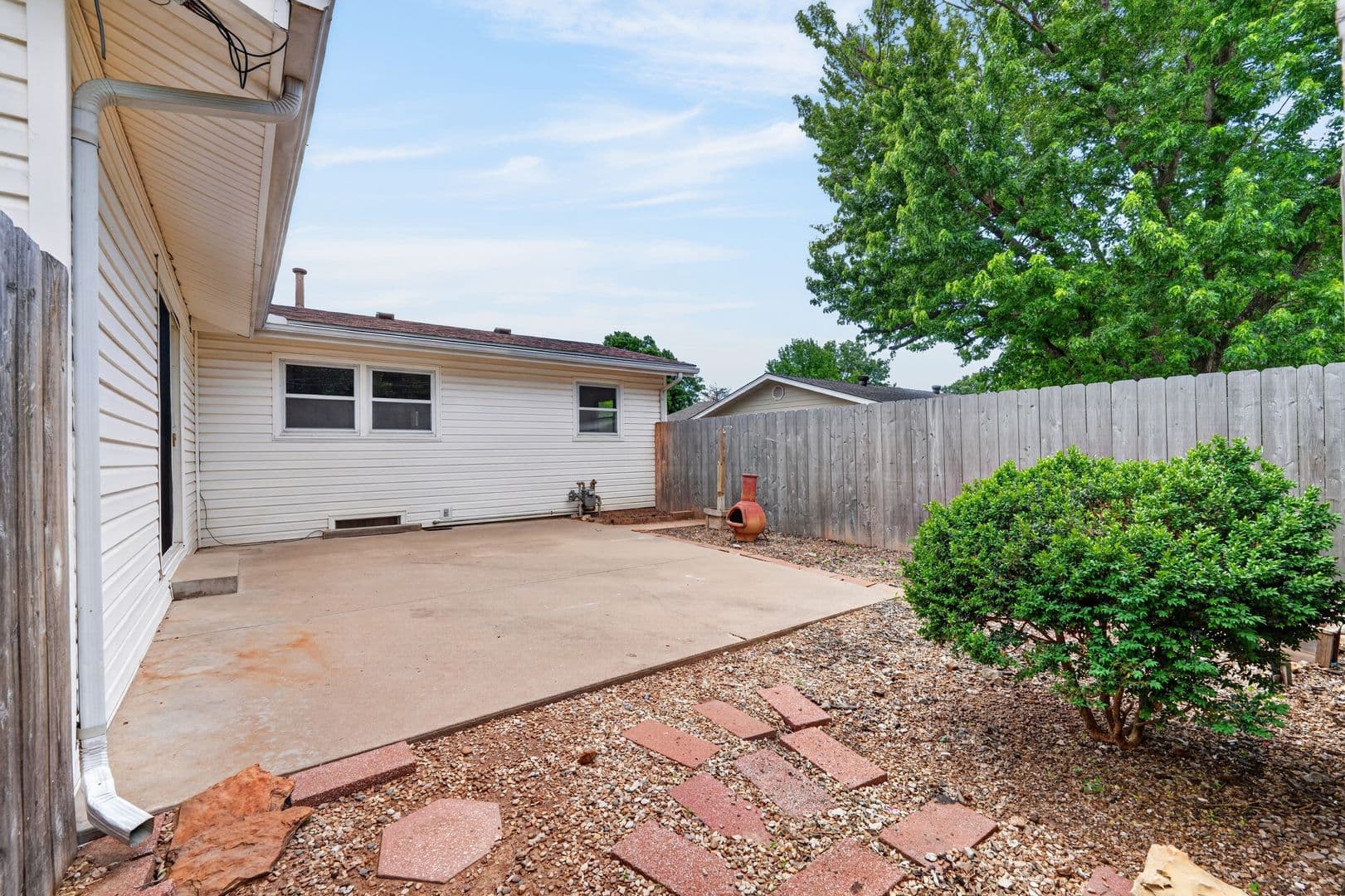 Clearwater House: 610 E Elaine