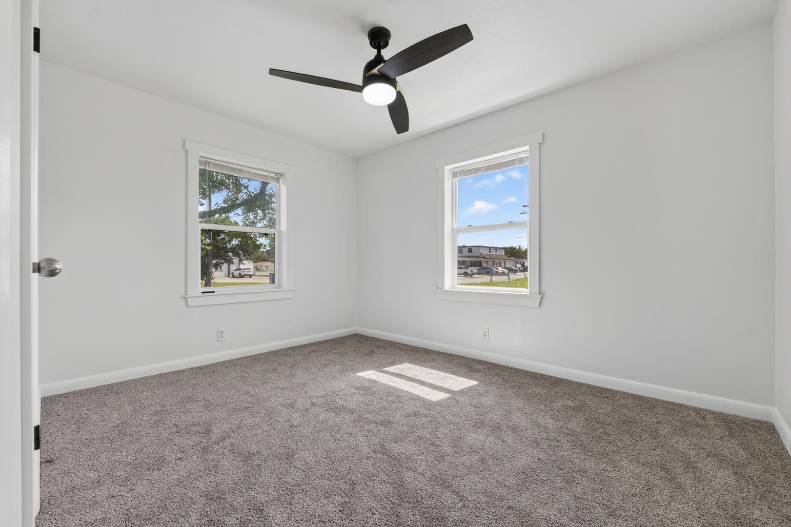 Newton Apartment: 421 SE 11th