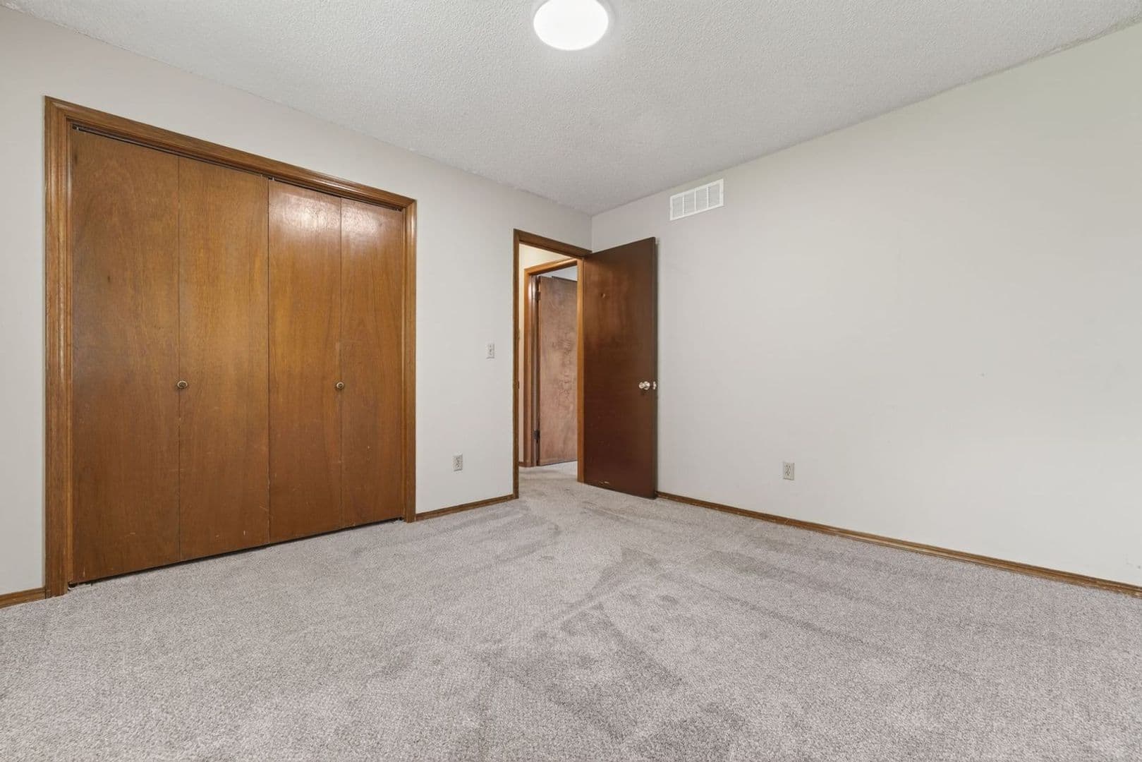 Wichita Apartment: 8432-8434 W Thurman