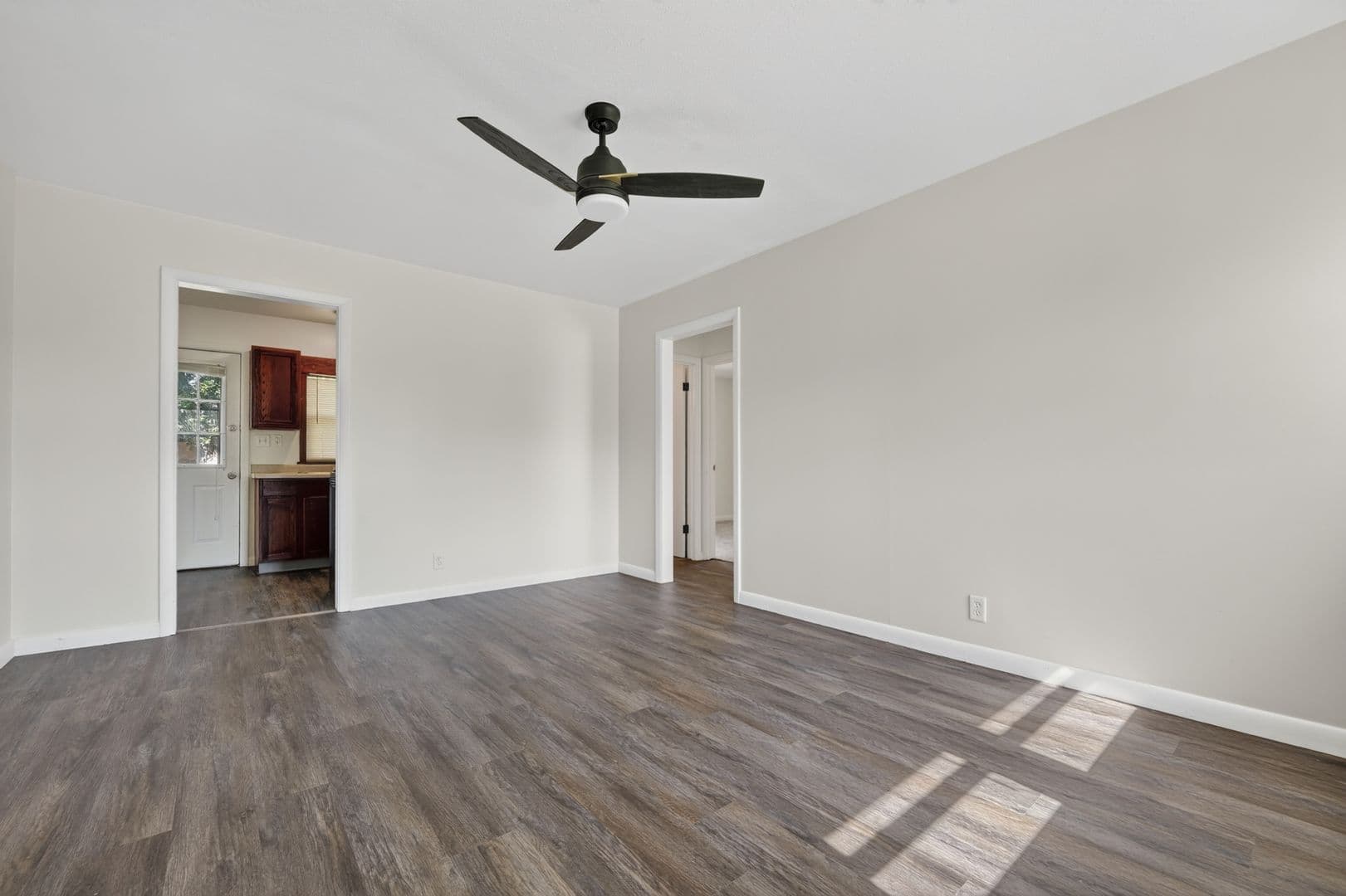 Newton Apartment: 421 SE 11th