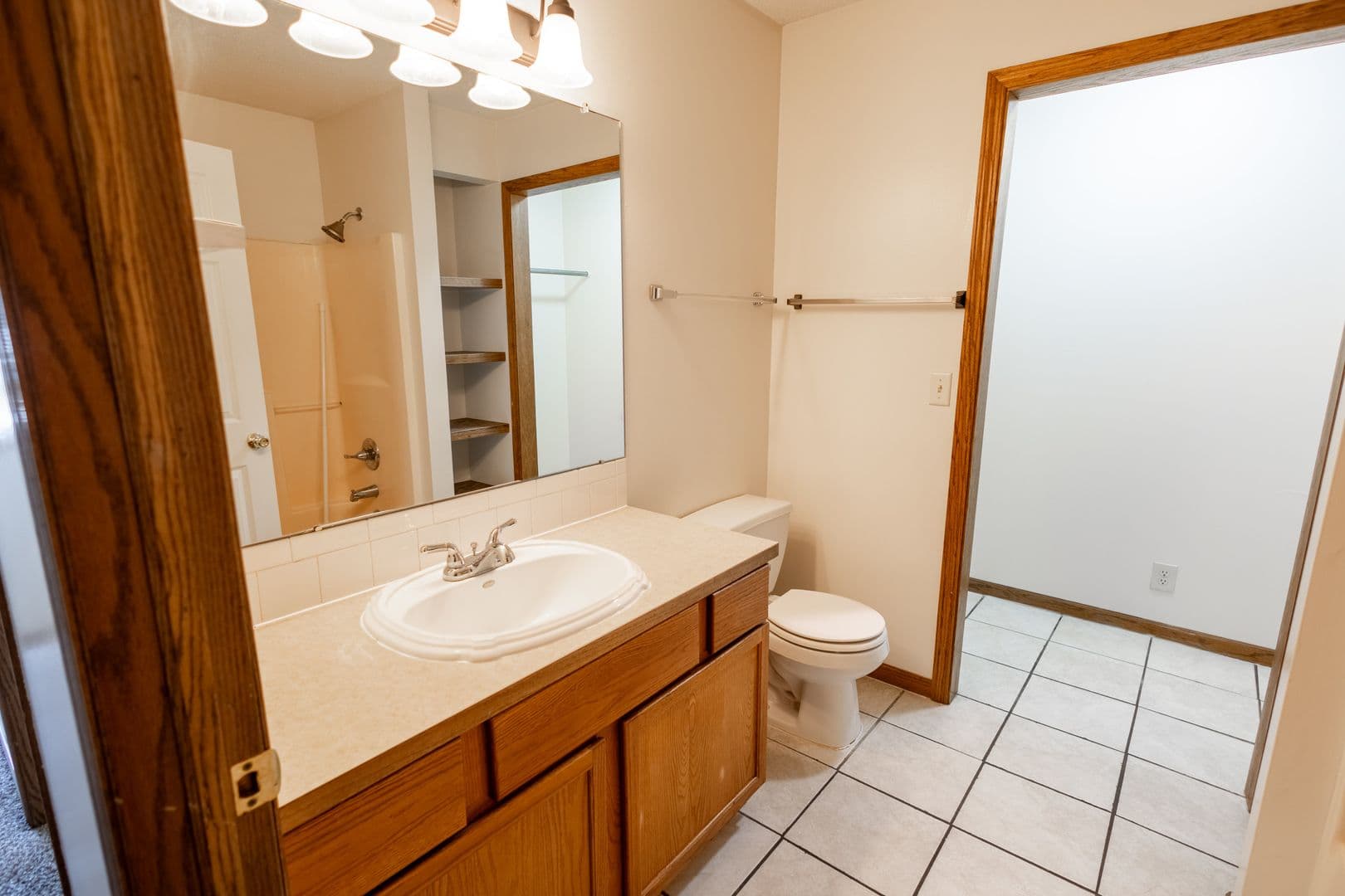 Maize Apartment: 204-206 N Queen Ave