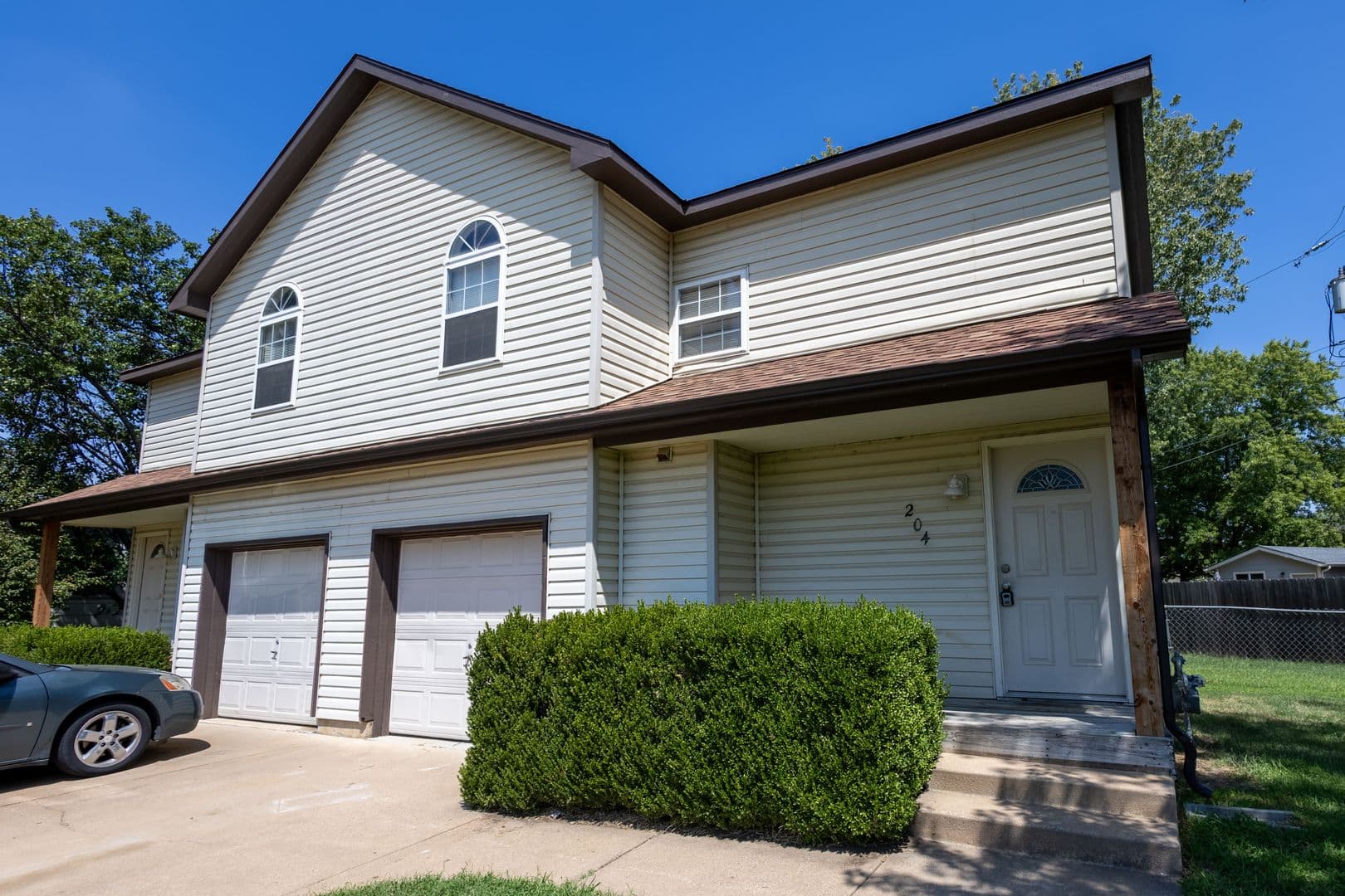 Maize Apartment: 204-206 N Queen Ave