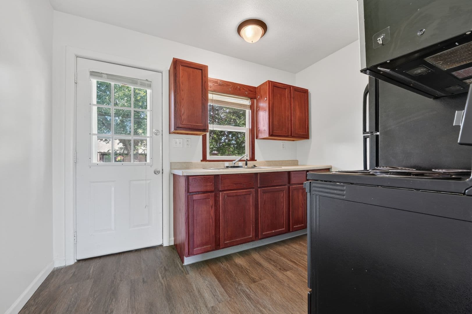 Newton Apartment: 421 SE 11th