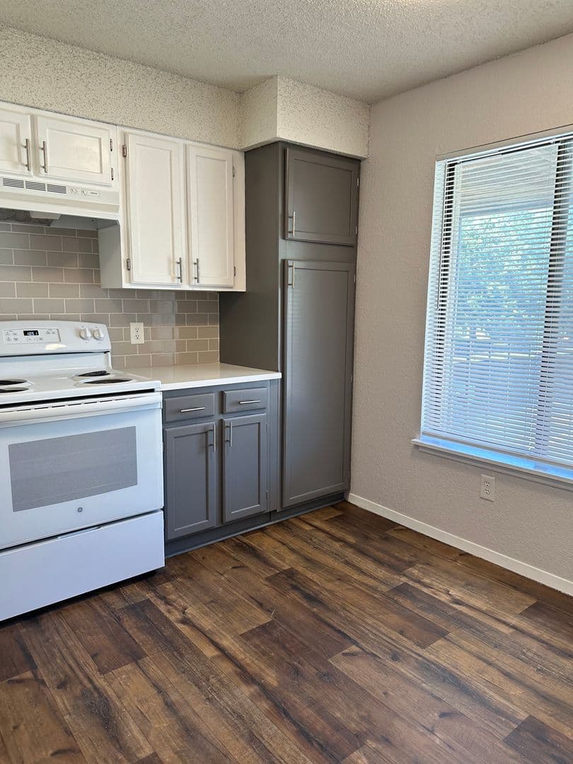 Wichita Apartment: 3425 E. English St.