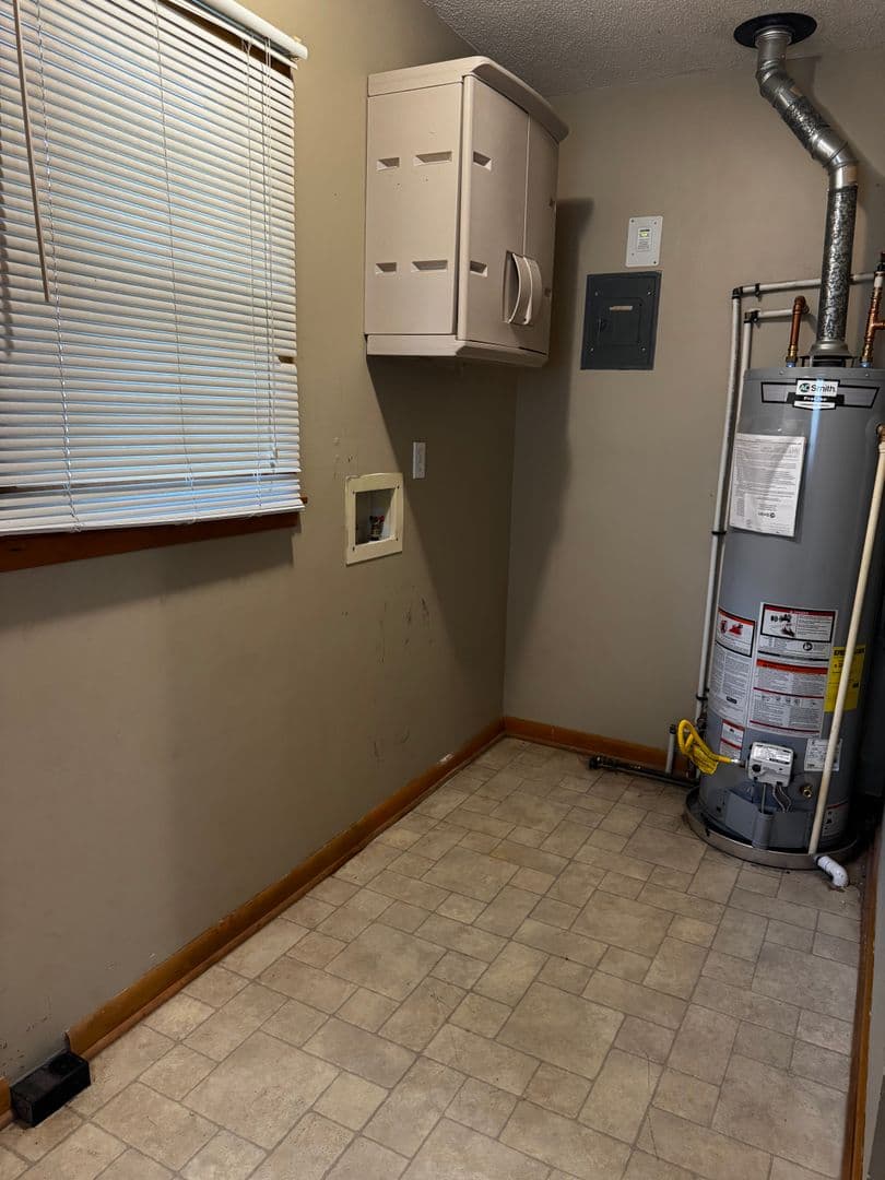 Clearwater House: 119 S Byers Ave