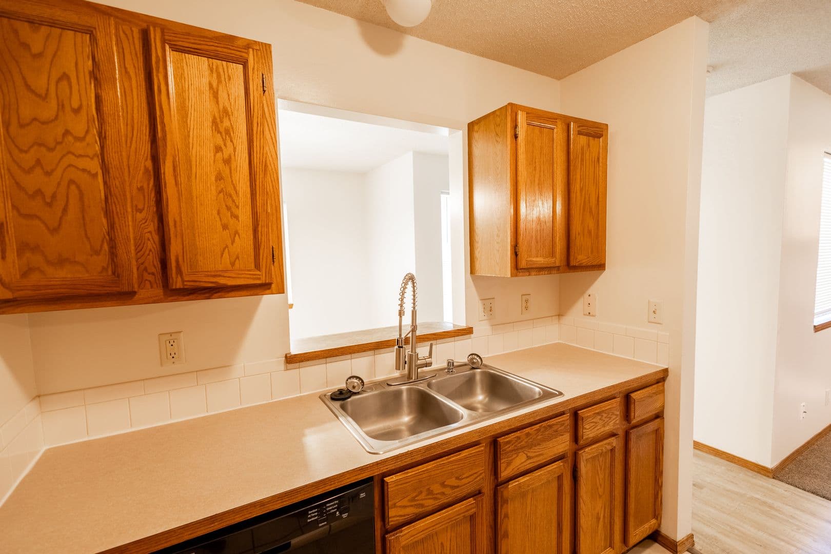 Maize Apartment: 204-206 N Queen Ave