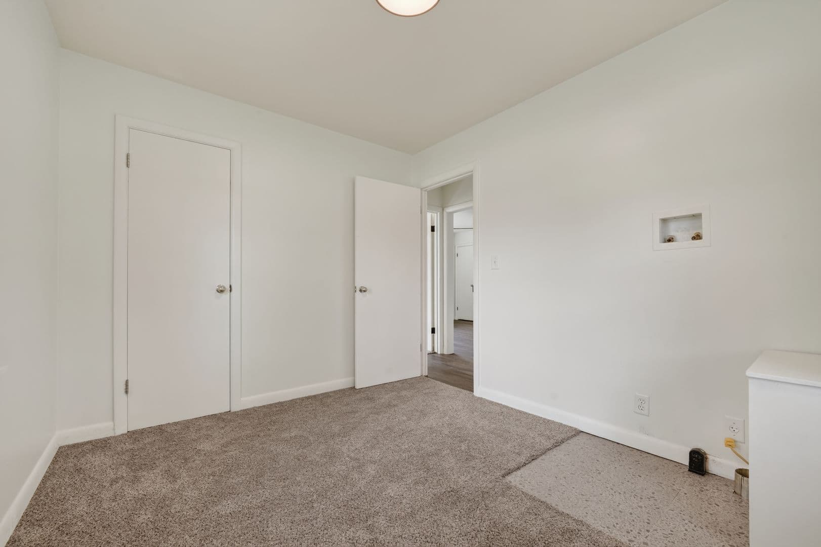 Newton Apartment: 421 SE 11th