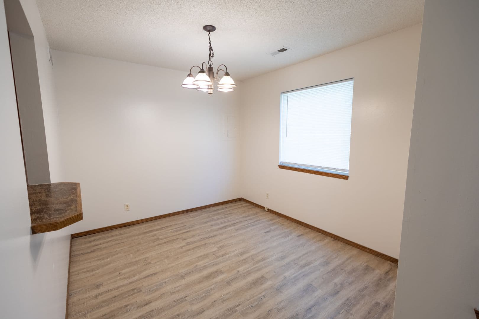 Maize Apartment: 204-206 N Queen Ave