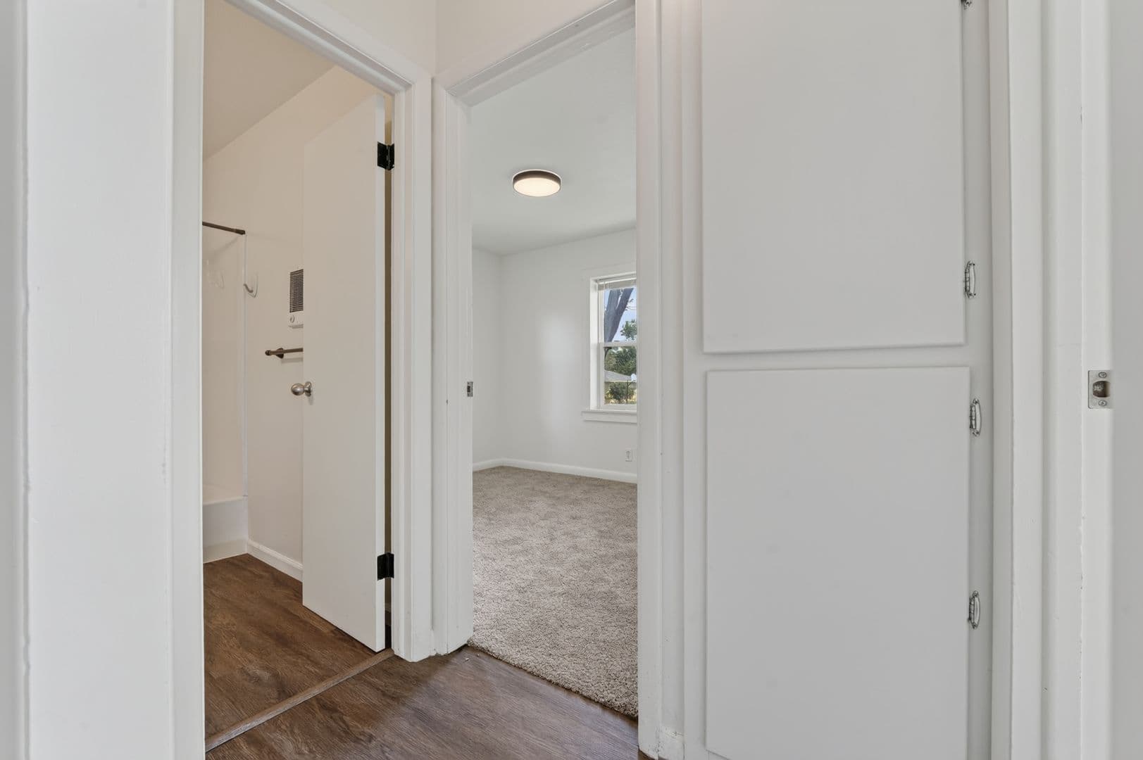 Newton Apartment: 421 SE 11th