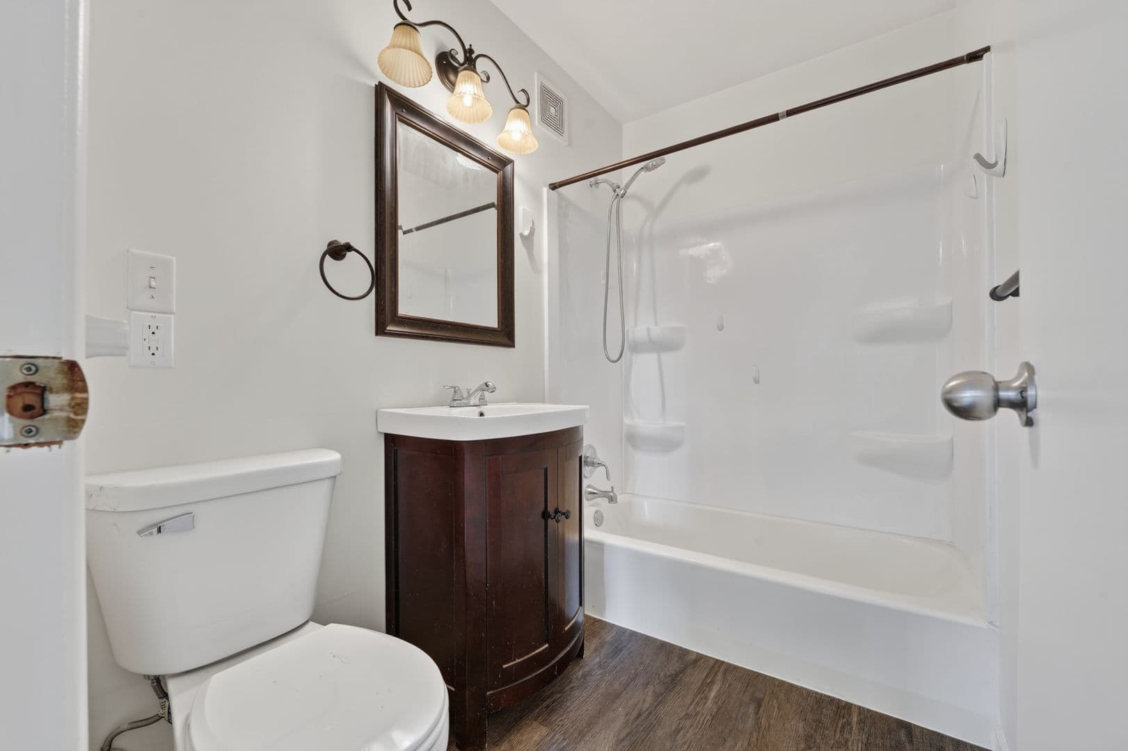Newton Apartment: 421 SE 11th