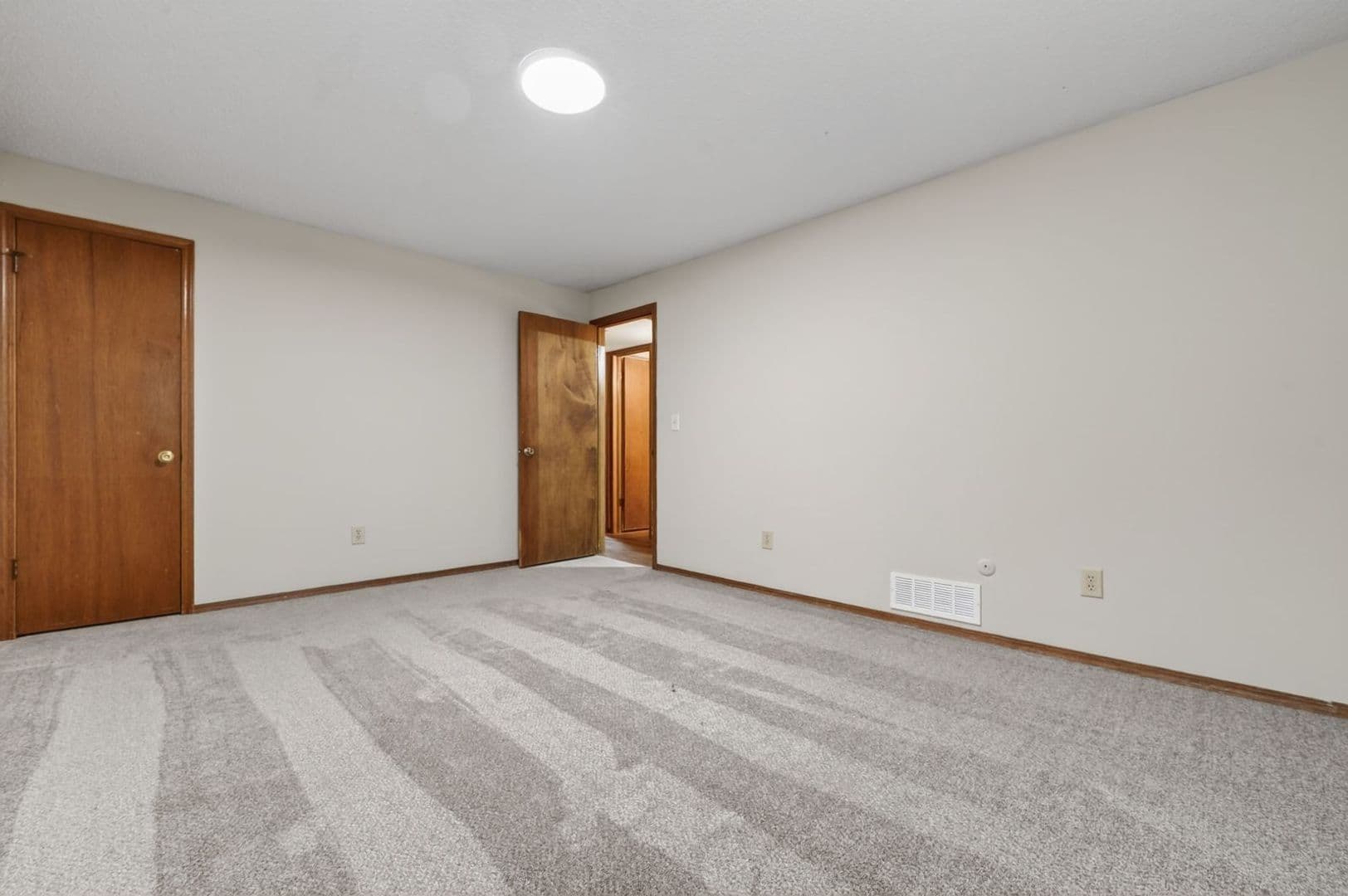 Wichita Apartment: 8432-8434 W Thurman