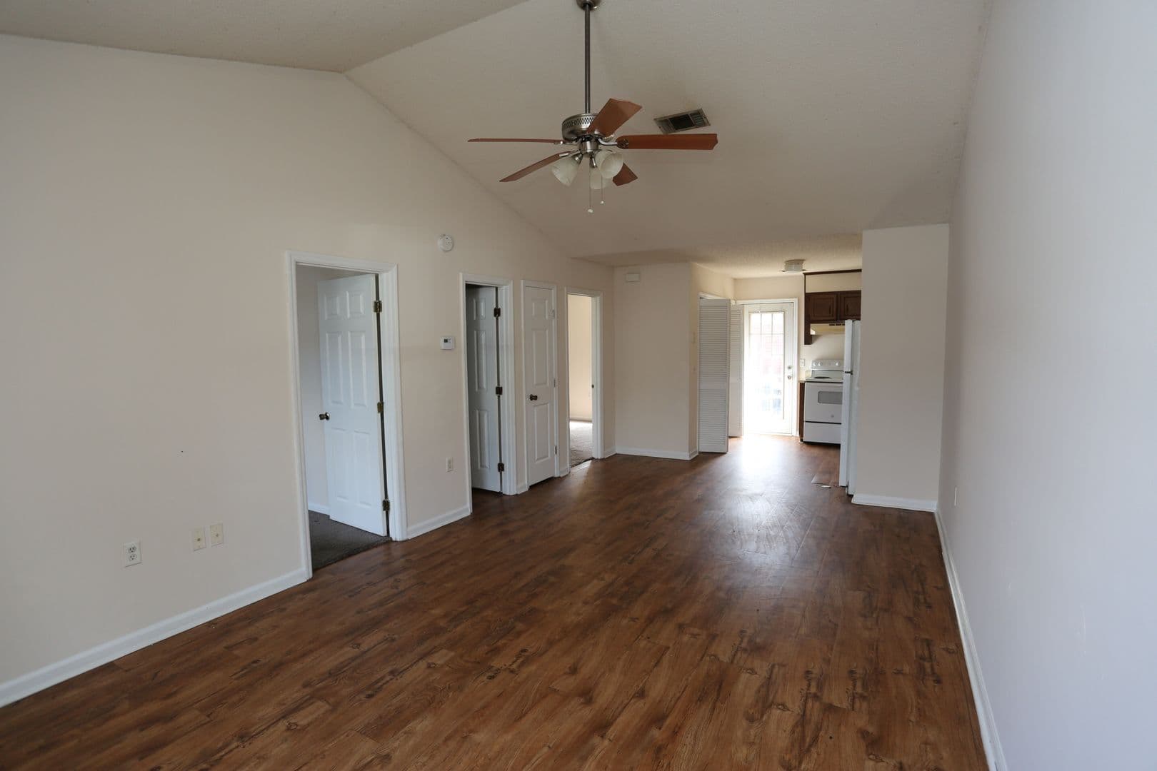 Statesboro Townhome: 140 Lanier Dr # 102