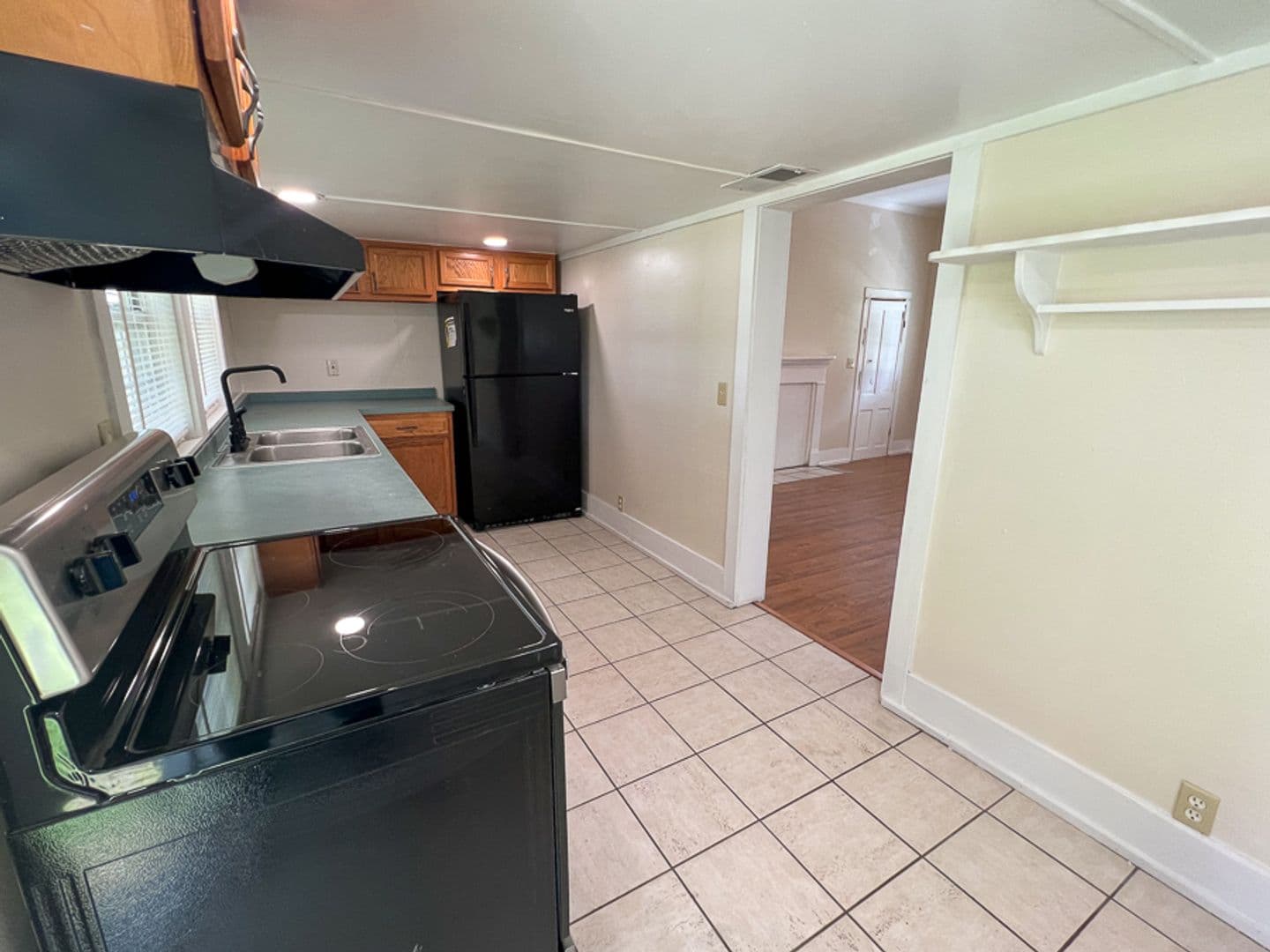 Waldo Apartment: 14437/14439 Earle Street