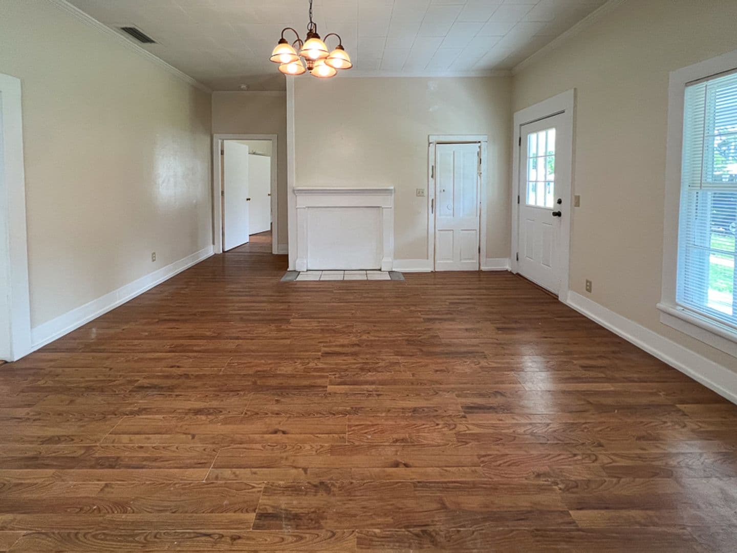 Waldo Apartment: 14437/14439 Earle Street