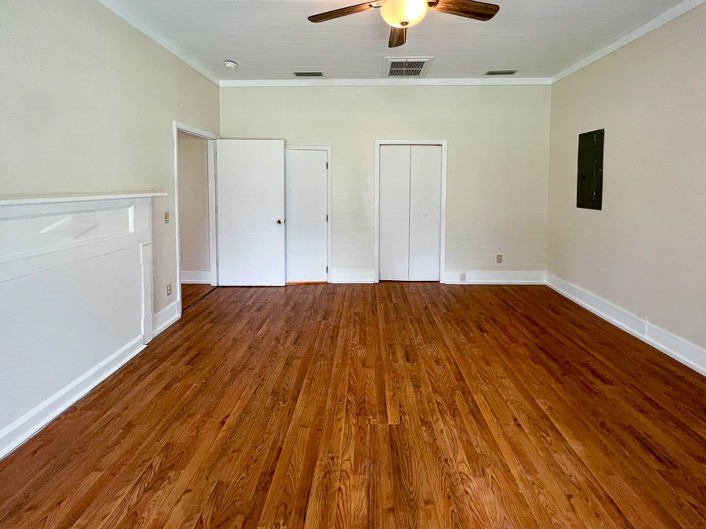 Waldo Apartment: 14437/14439 Earle Street
