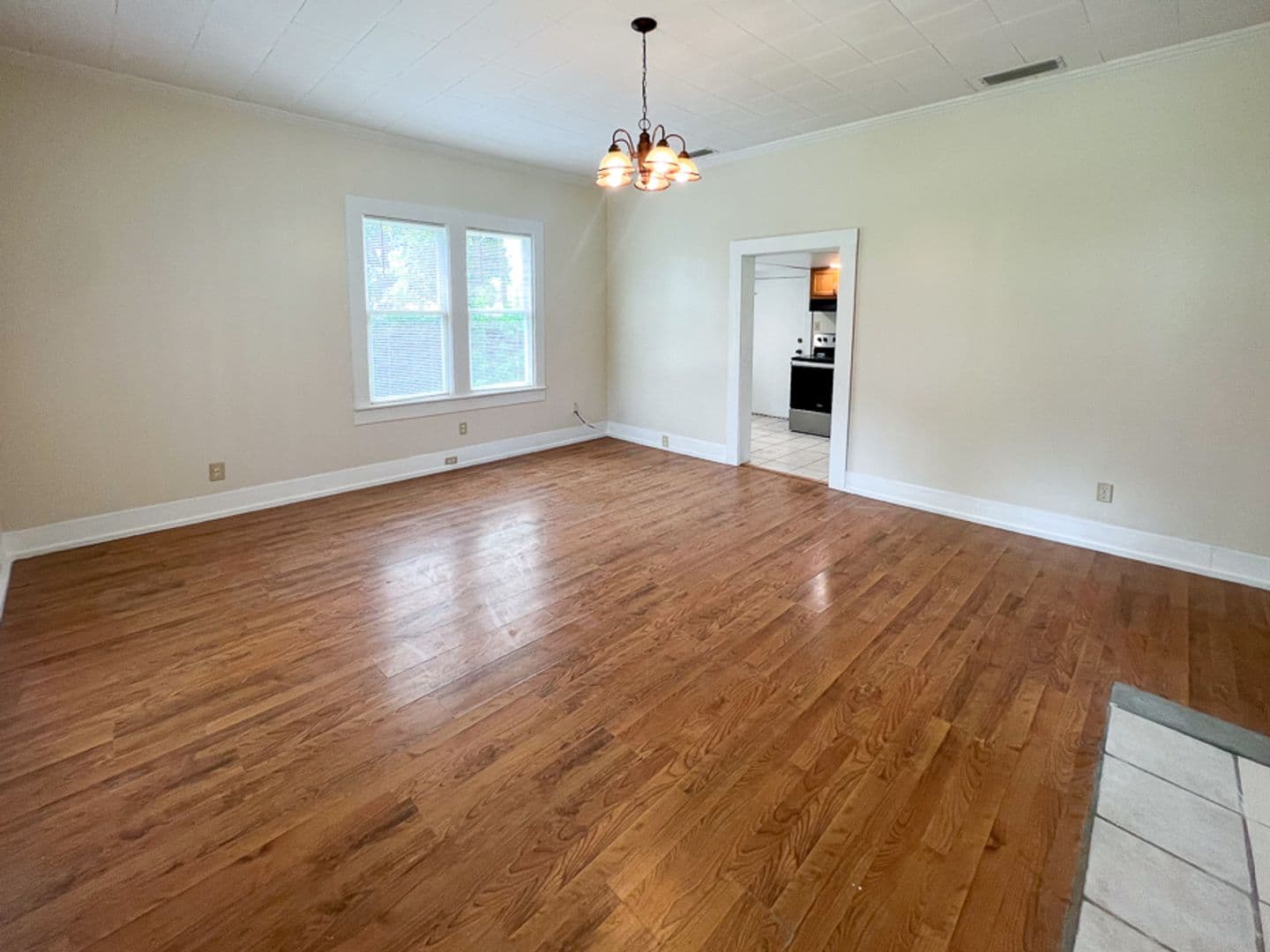 Waldo Apartment: 14437/14439 Earle Street