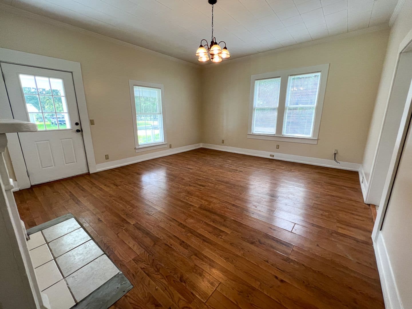 Waldo Apartment: 14437/14439 Earle Street