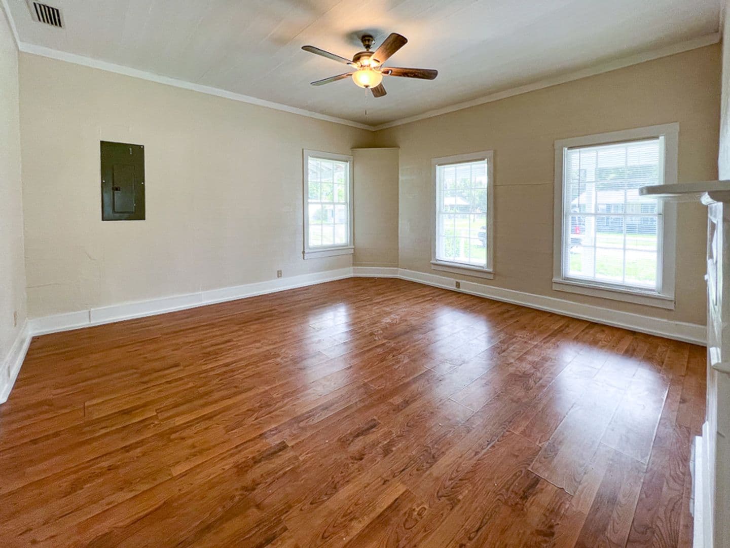 Waldo Apartment: 14437/14439 Earle Street