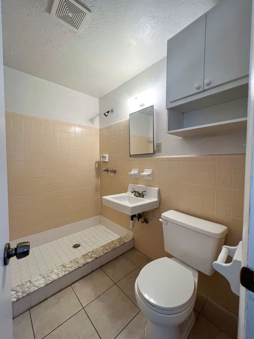 Gainesville Apartment: 1406 SW 18th Place