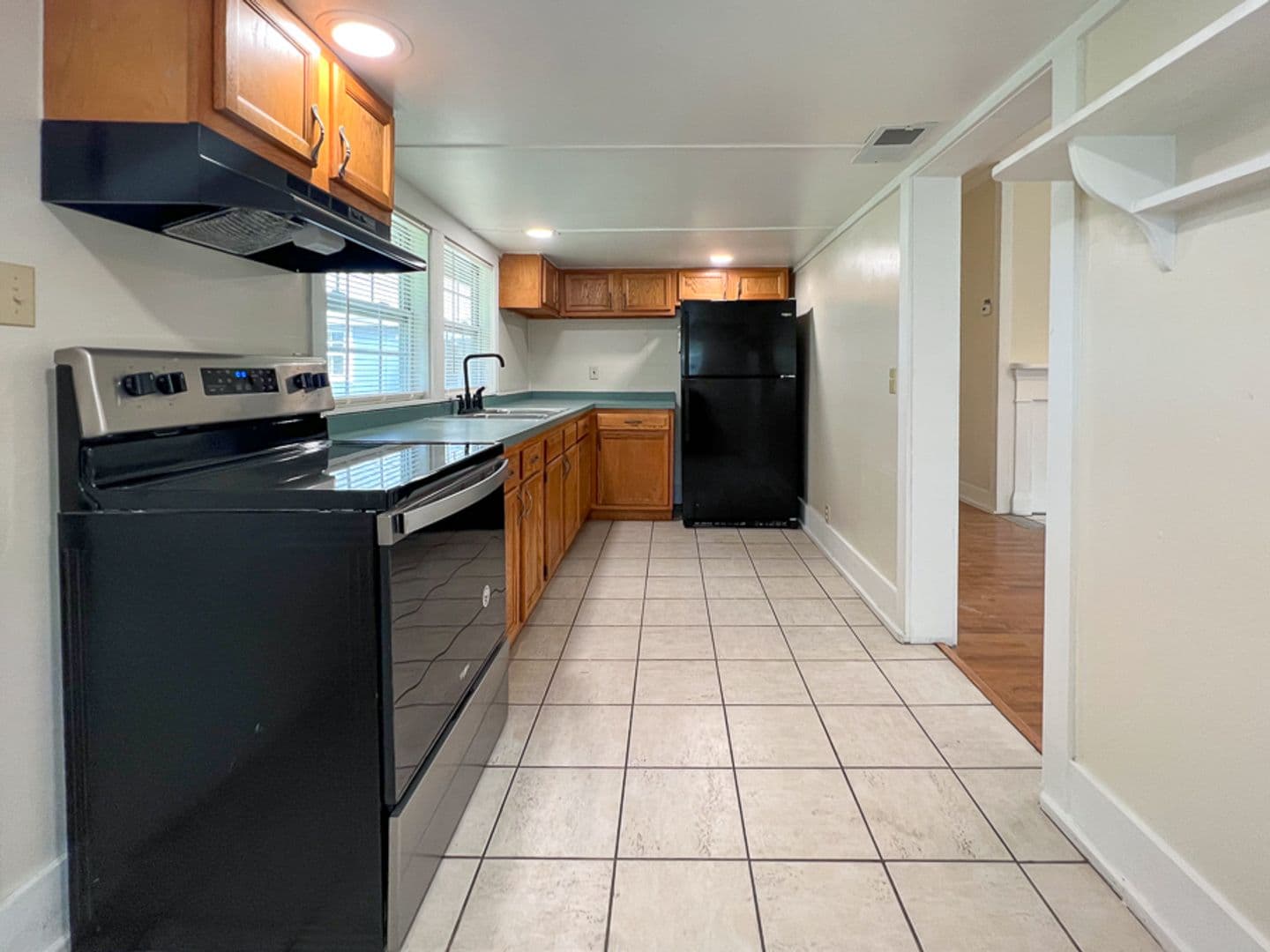 Waldo Apartment: 14437/14439 Earle Street
