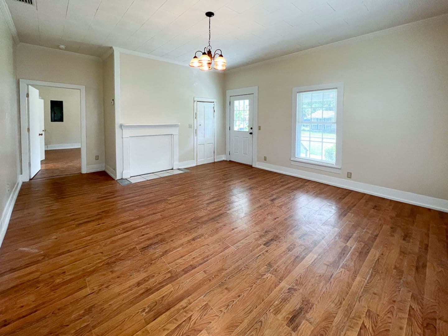 Waldo Apartment: 14437/14439 Earle Street