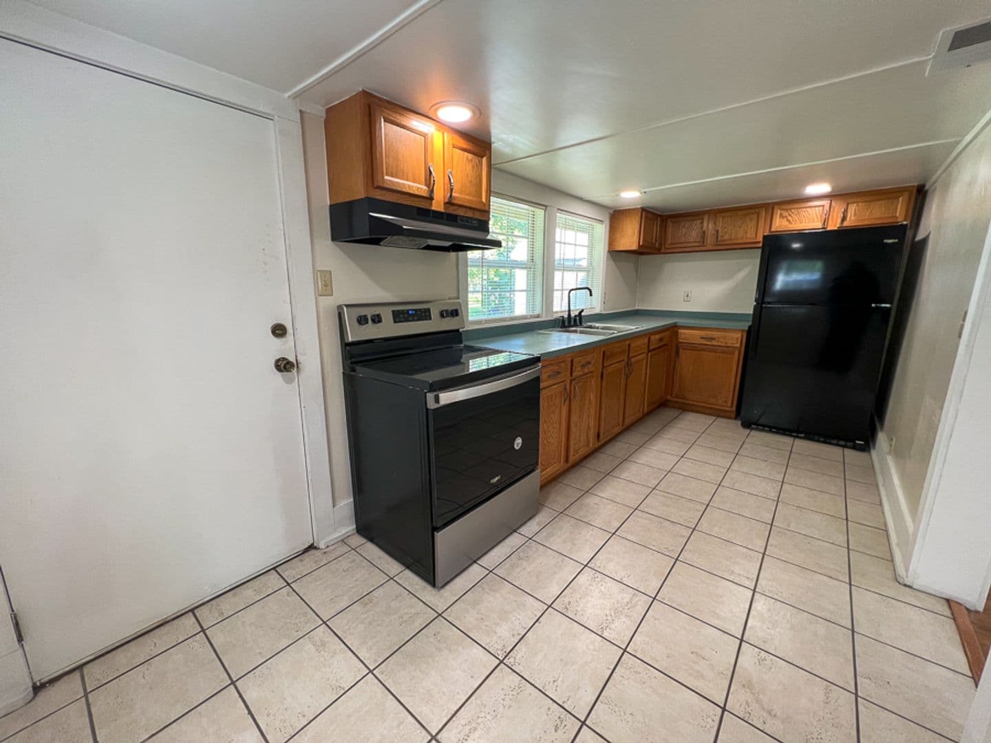 Waldo Apartment: 14437/14439 Earle Street