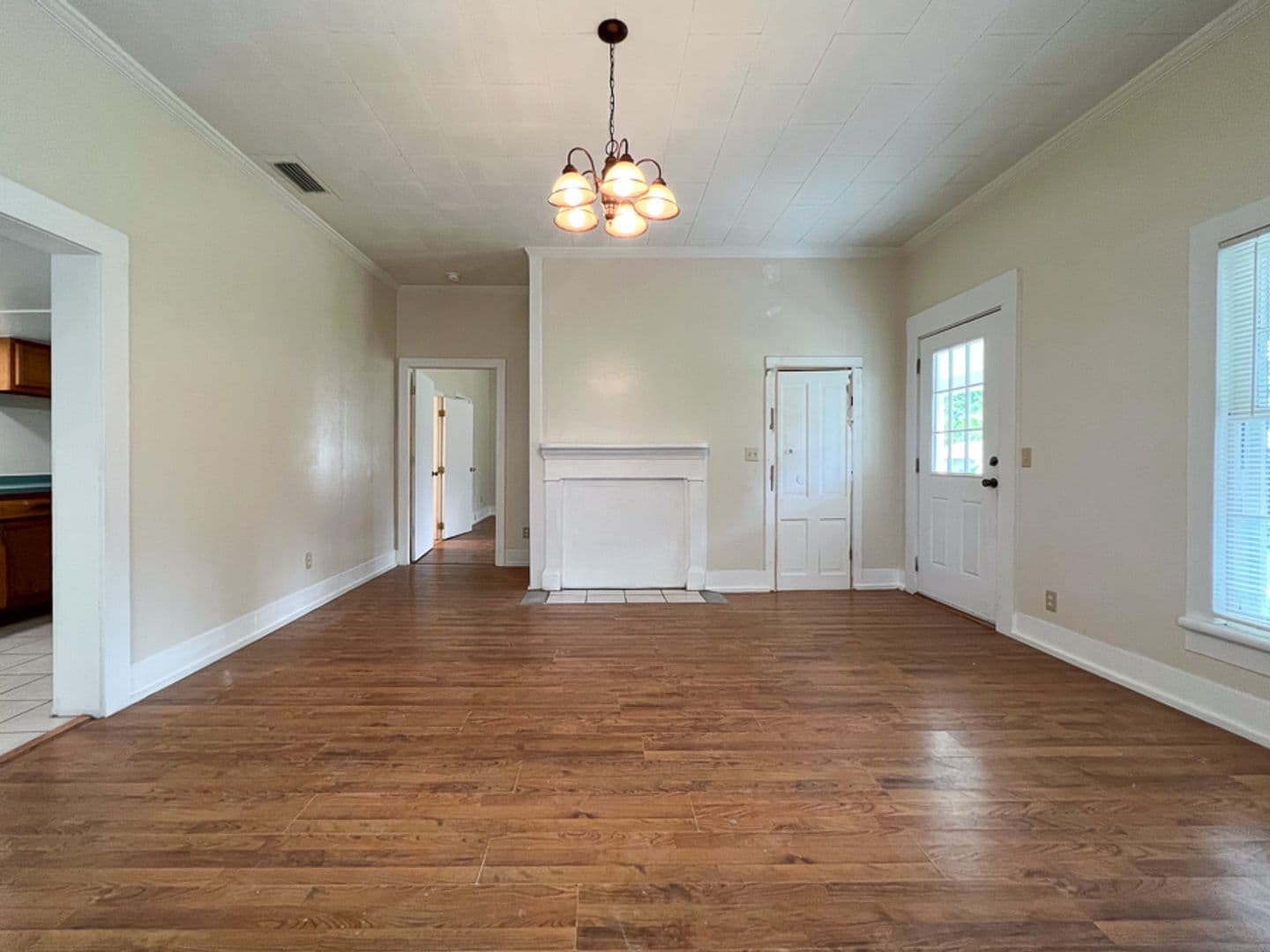 Waldo Apartment: 14437/14439 Earle Street