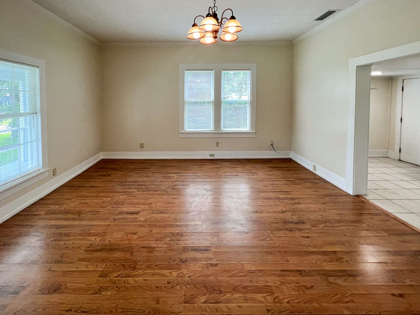 Waldo Apartment: 14437/14439 Earle Street