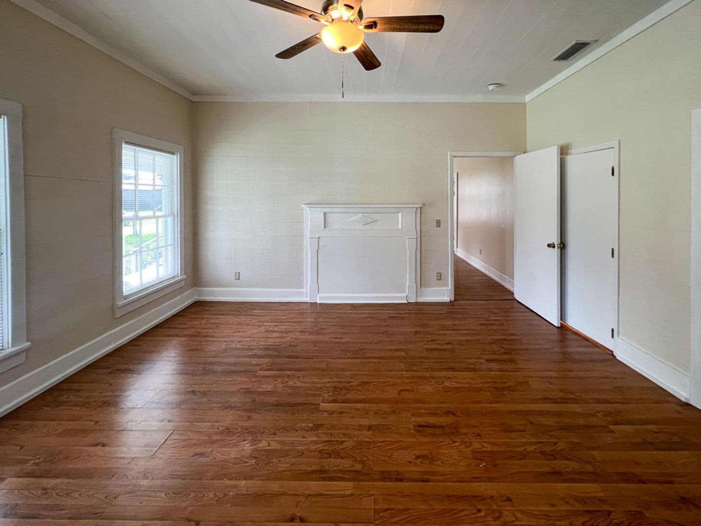 Waldo Apartment: 14437/14439 Earle Street
