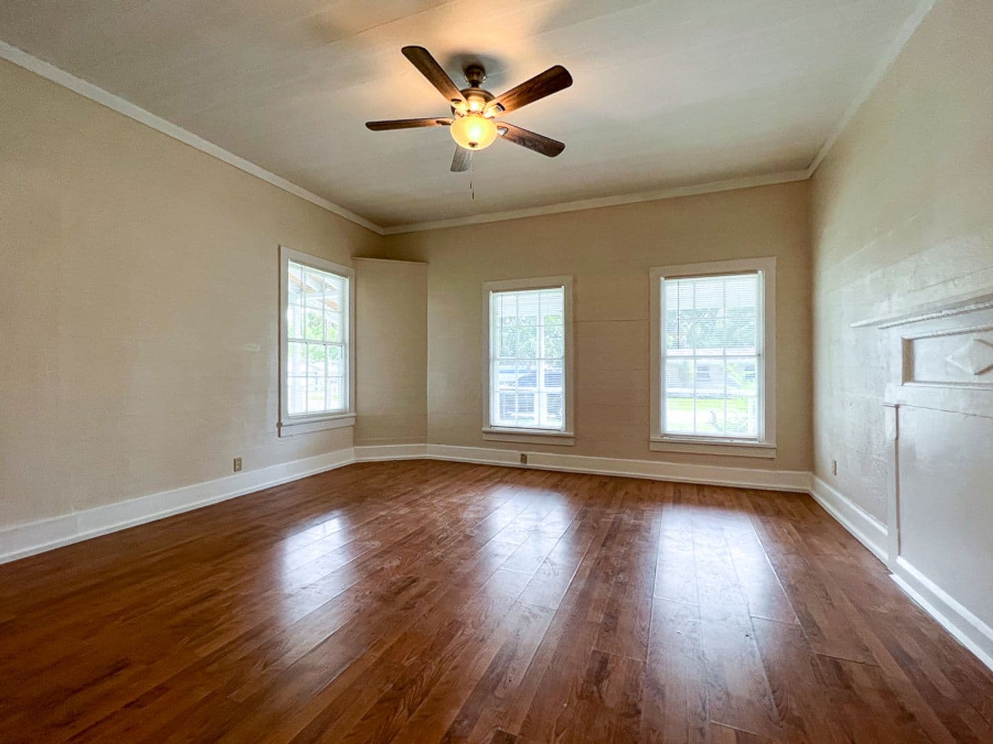 Waldo Apartment: 14437/14439 Earle Street