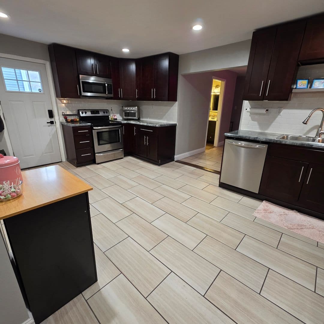 Tonawanda Apartment: 149 Adam Street