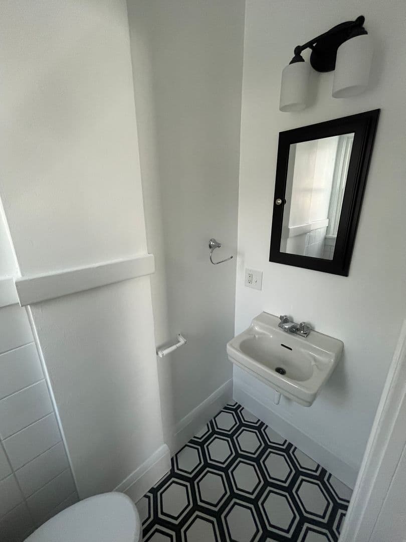 Rochester Apartment: 459 N Winton Rd (Lower Apt)