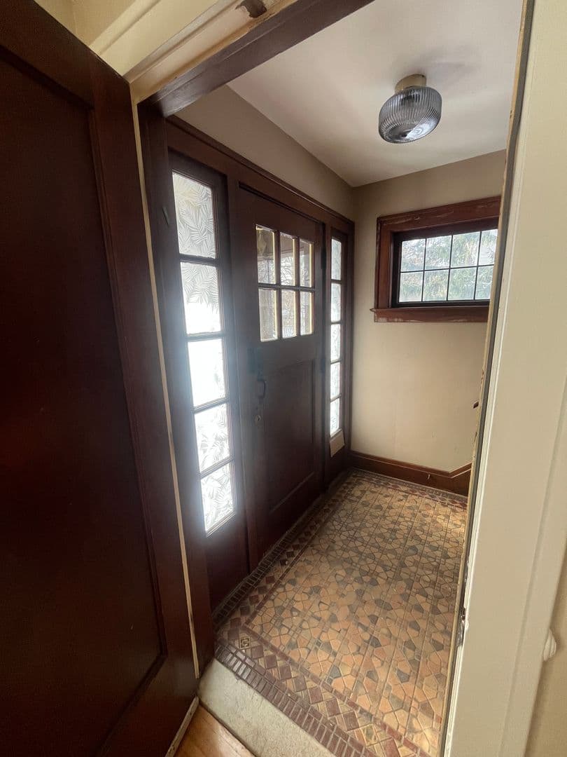 Rochester Apartment: 459 N Winton Rd (Lower Apt)