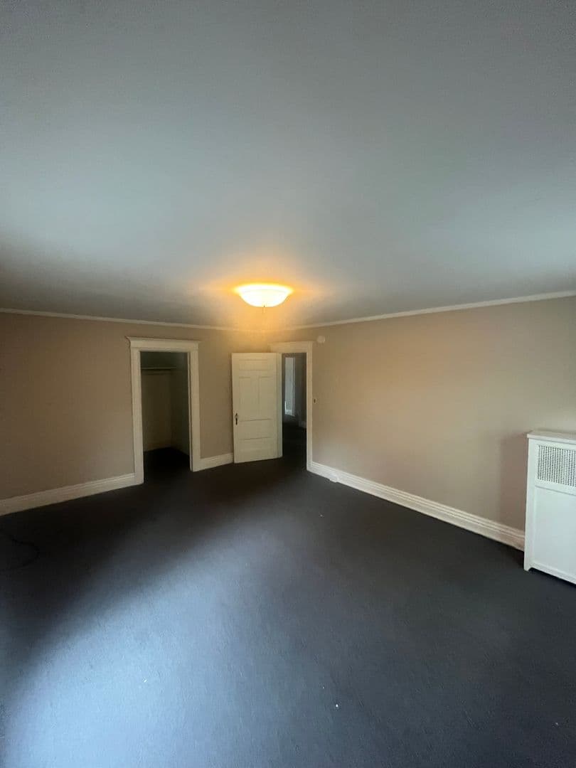 Rochester Apartment: 293 Dartmouth St