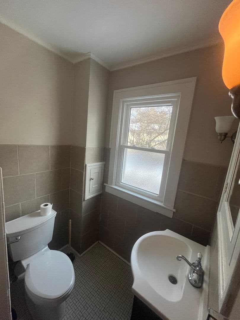 Rochester Apartment: 459 N Winton Rd (Lower Apt)