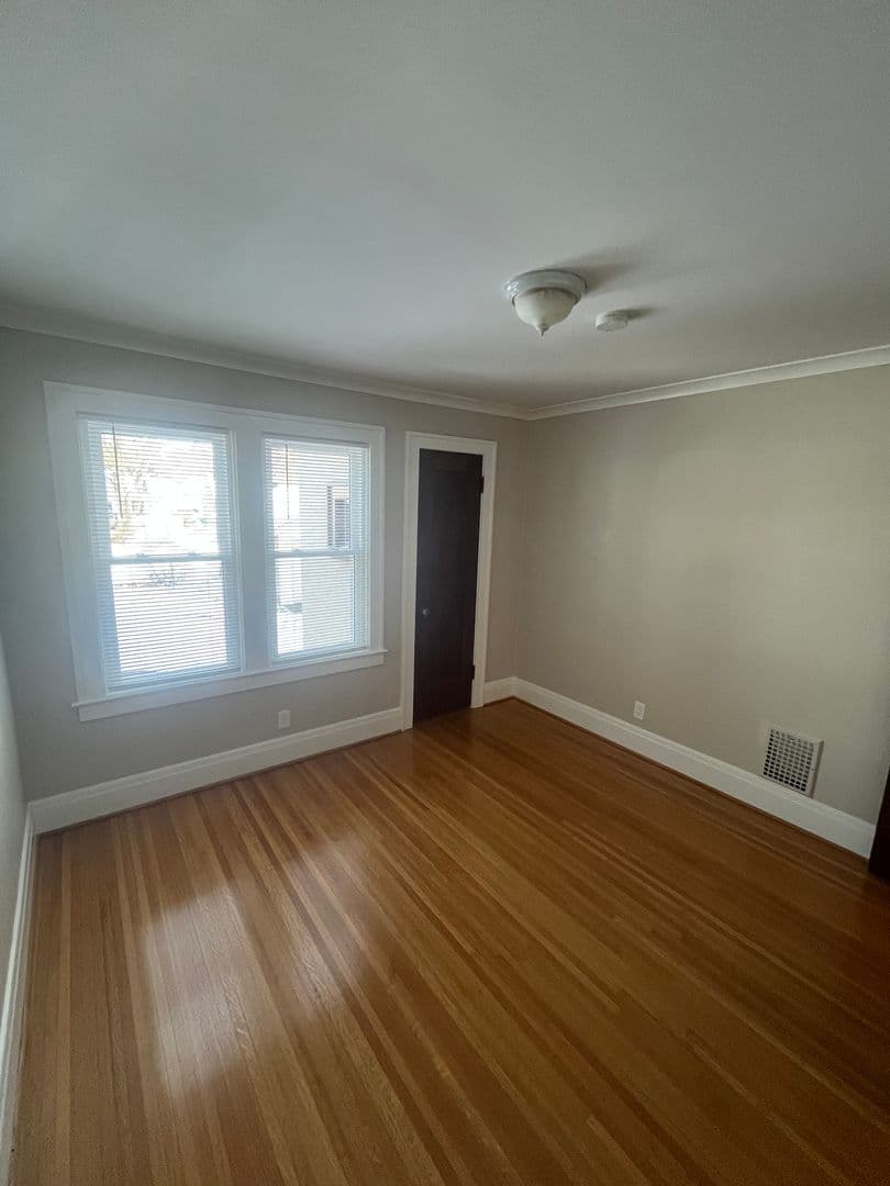 Rochester Apartment: 459 N Winton Rd (Lower Apt)