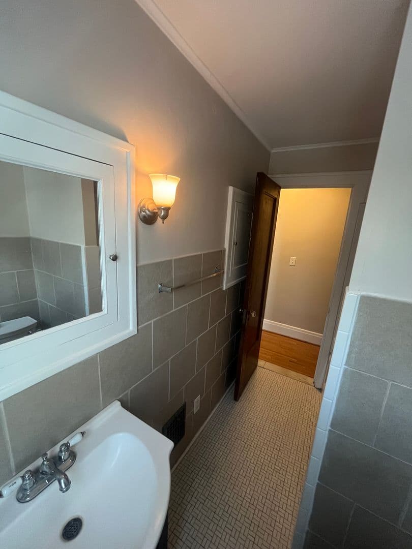 Rochester Apartment: 459 N Winton Rd (Lower Apt)