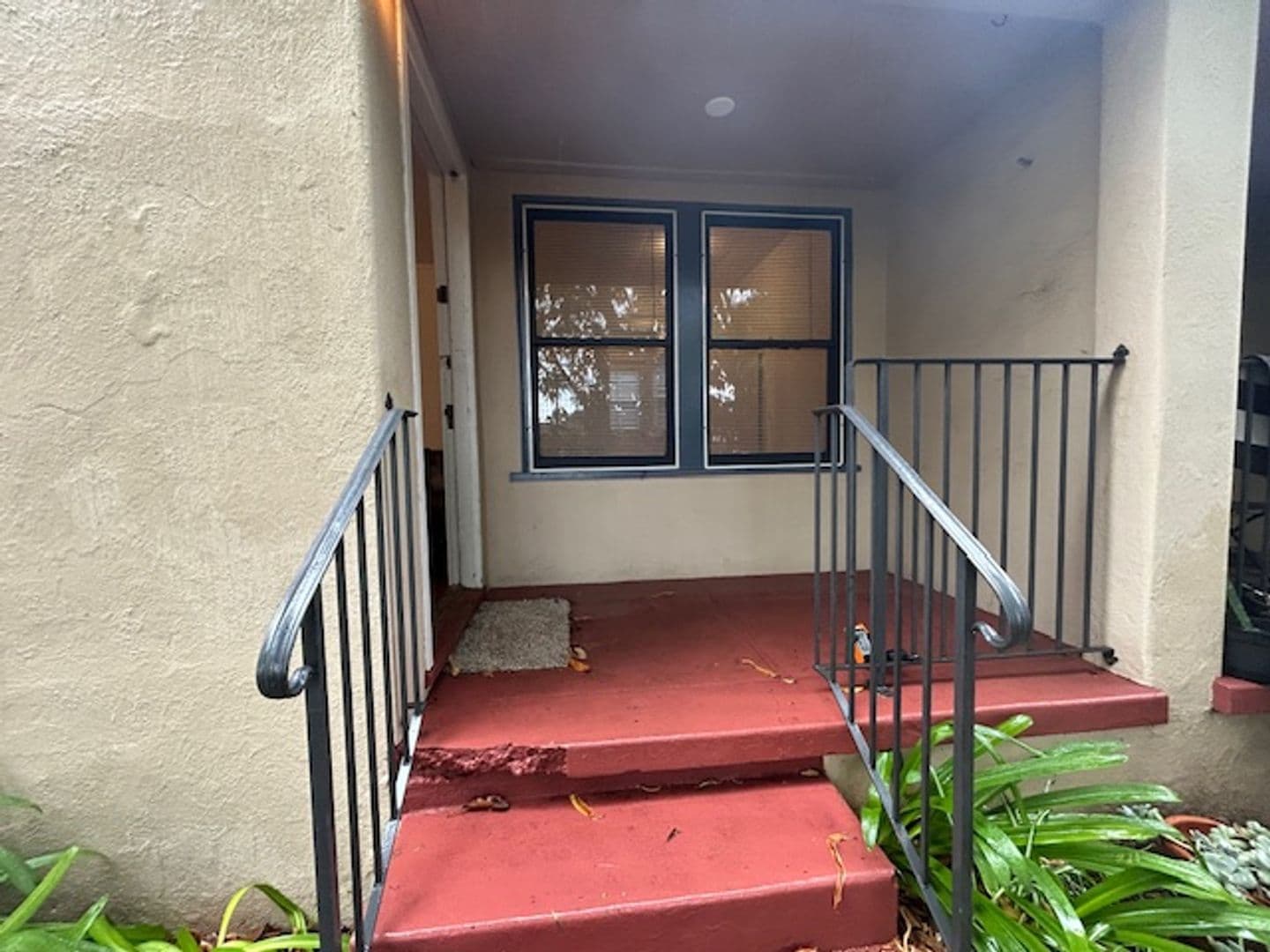 Santa Barbara Apartment: 1923 De La Vina Street