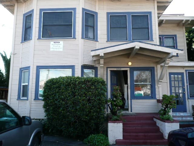 Santa Barbara Apartment: 1923 De La Vina Street