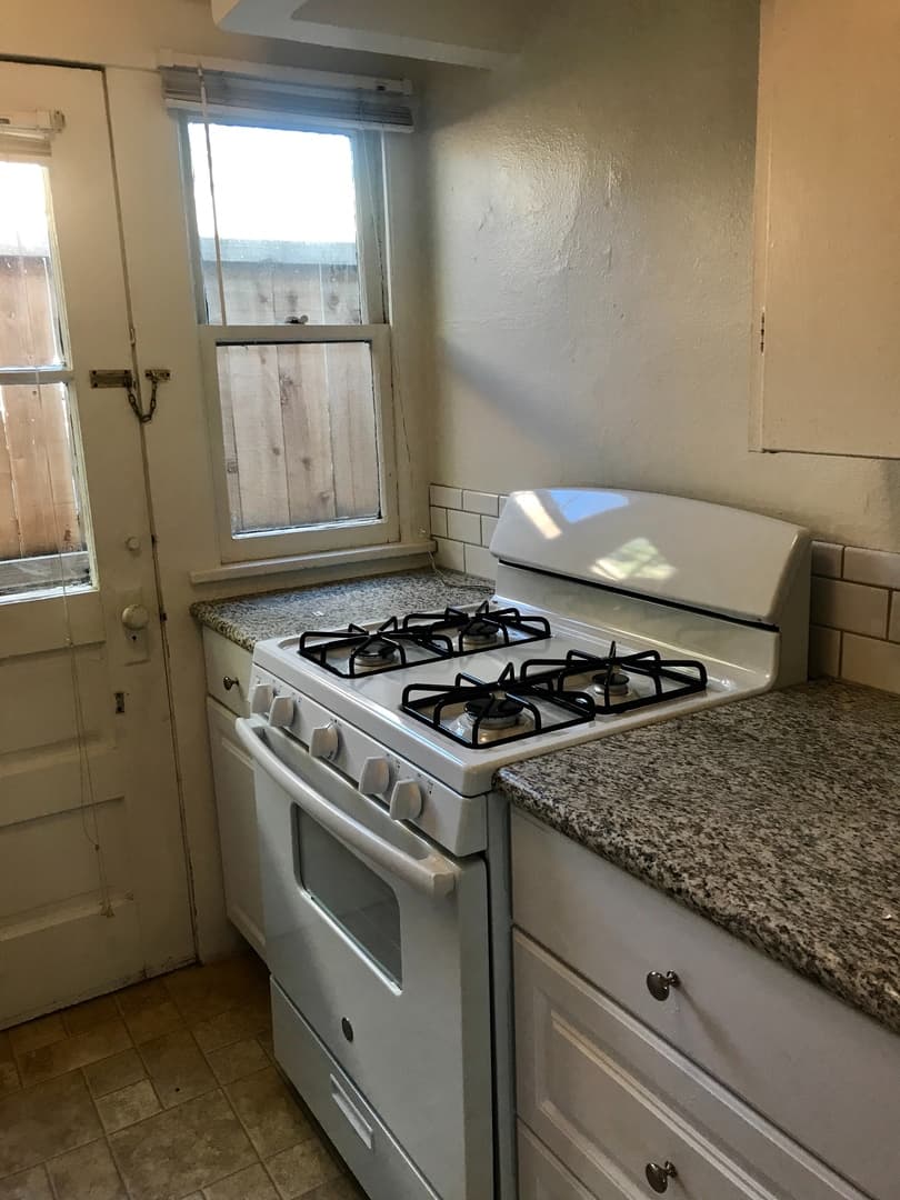Santa Barbara Apartment: 1923 De La Vina Street