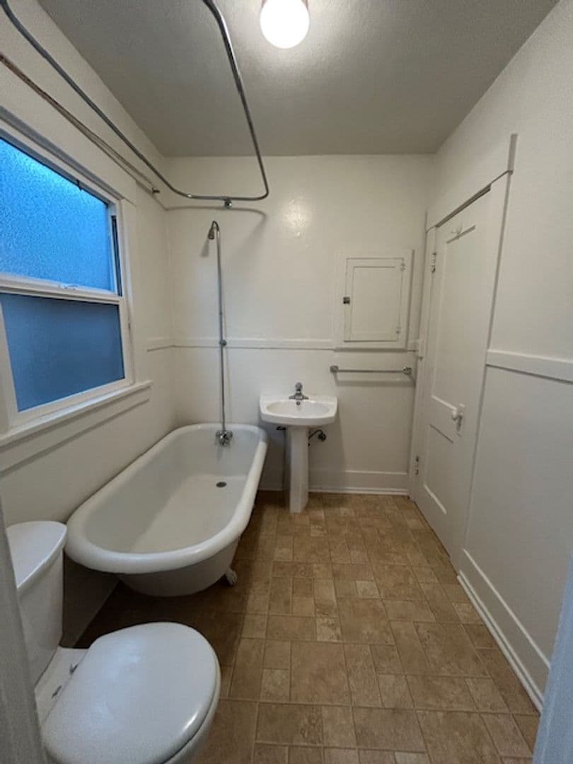 Santa Barbara Apartment: 1923 De La Vina Street