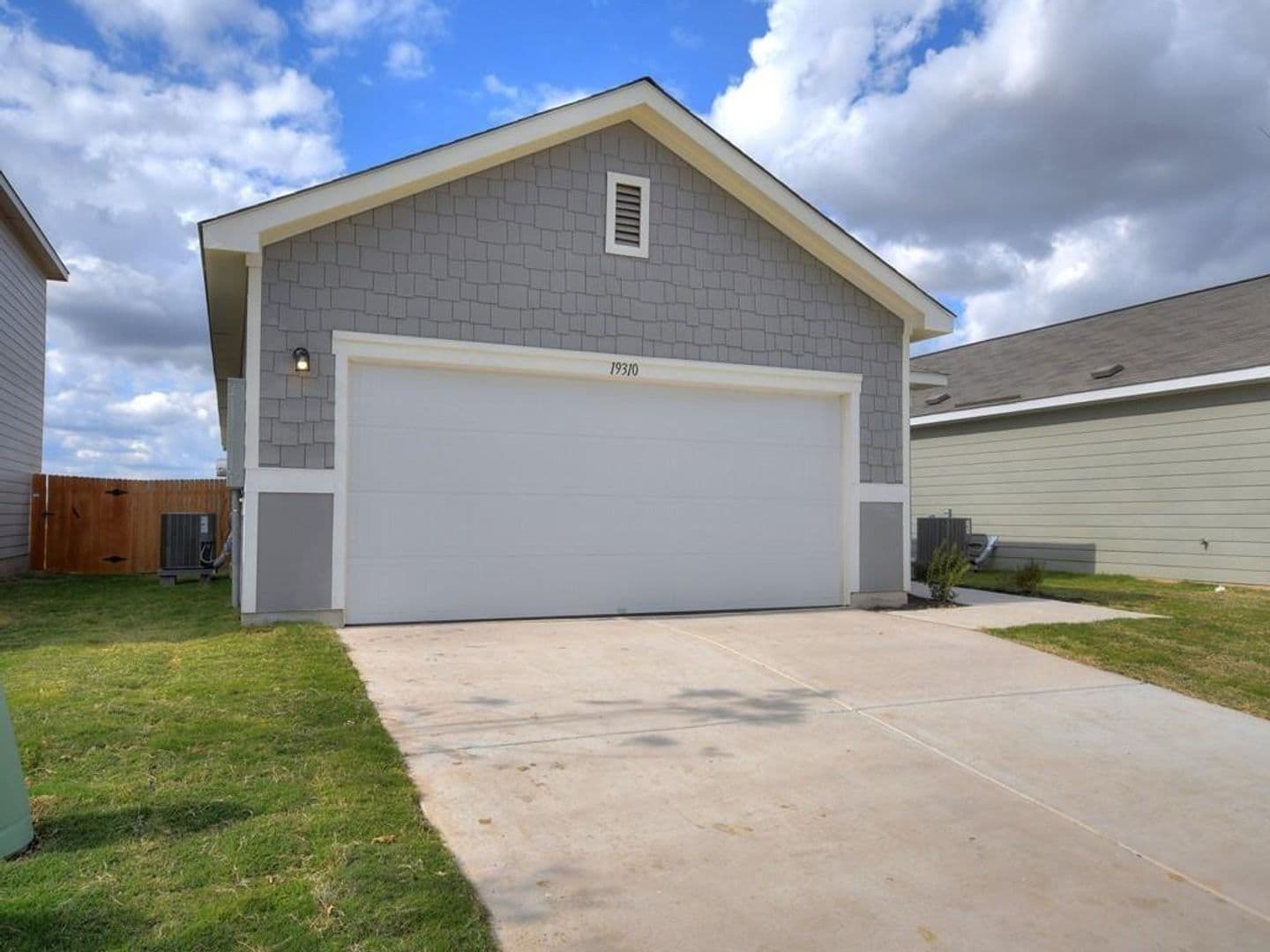 Pflugerville House: 19400 Caymus Dr