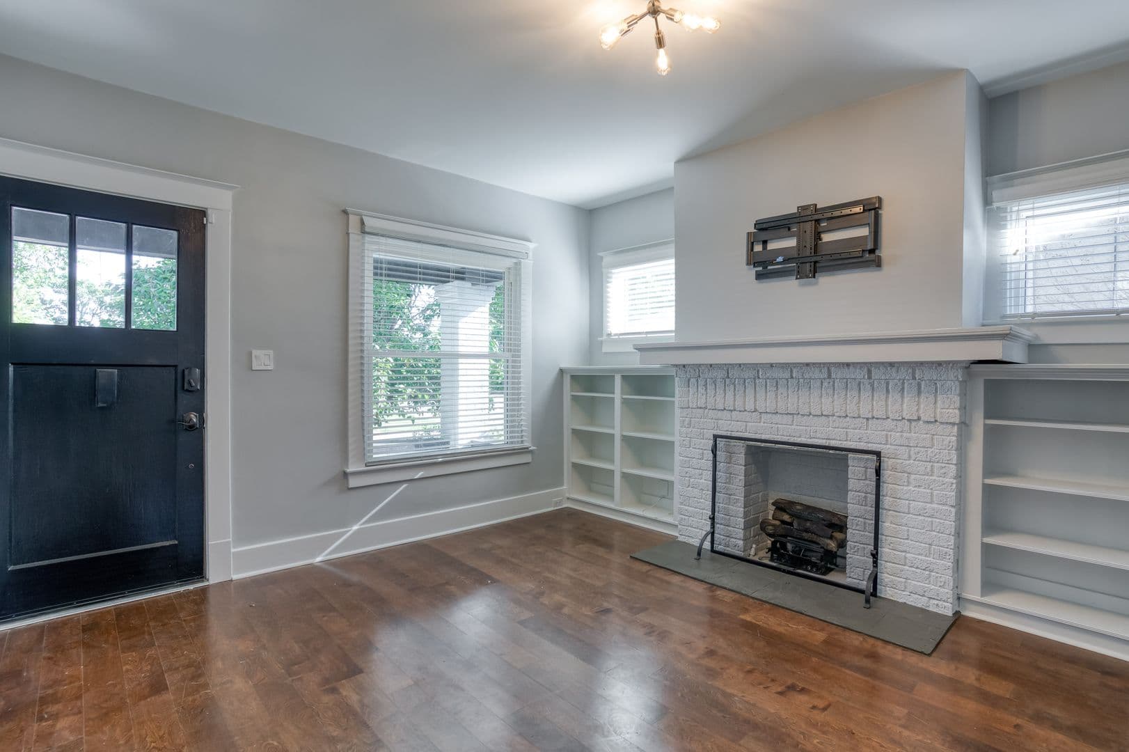 Louisville House: 2103 Wrocklage Ave