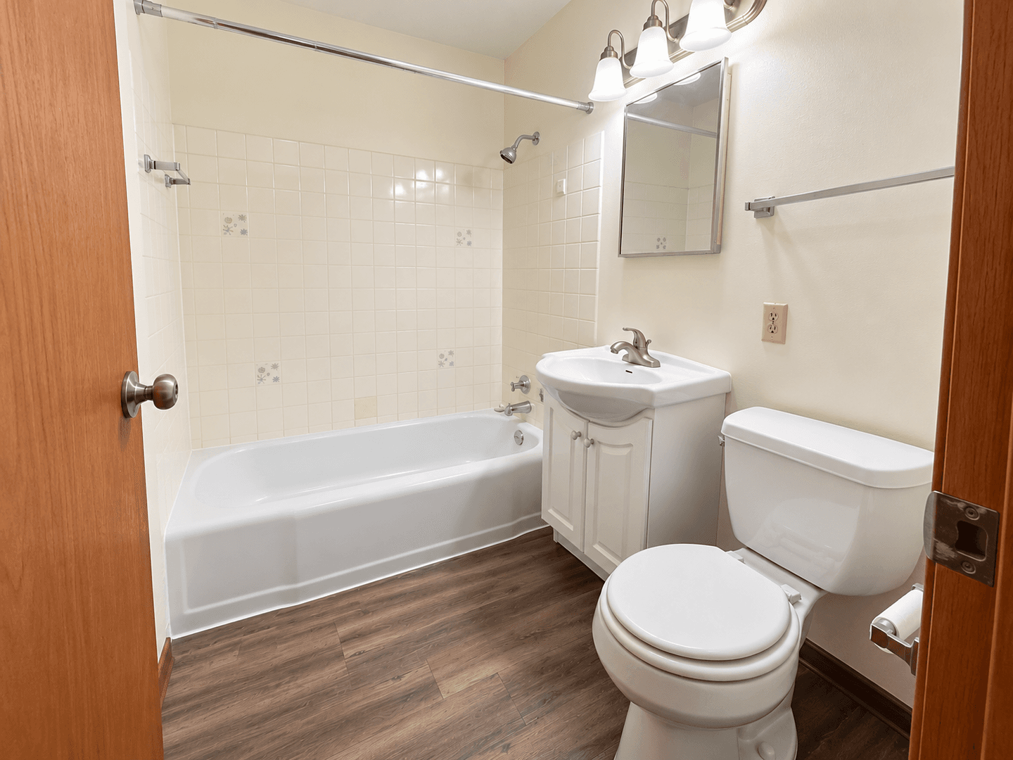 Madison Apartment: 1001-1009 GILBERT ROAD