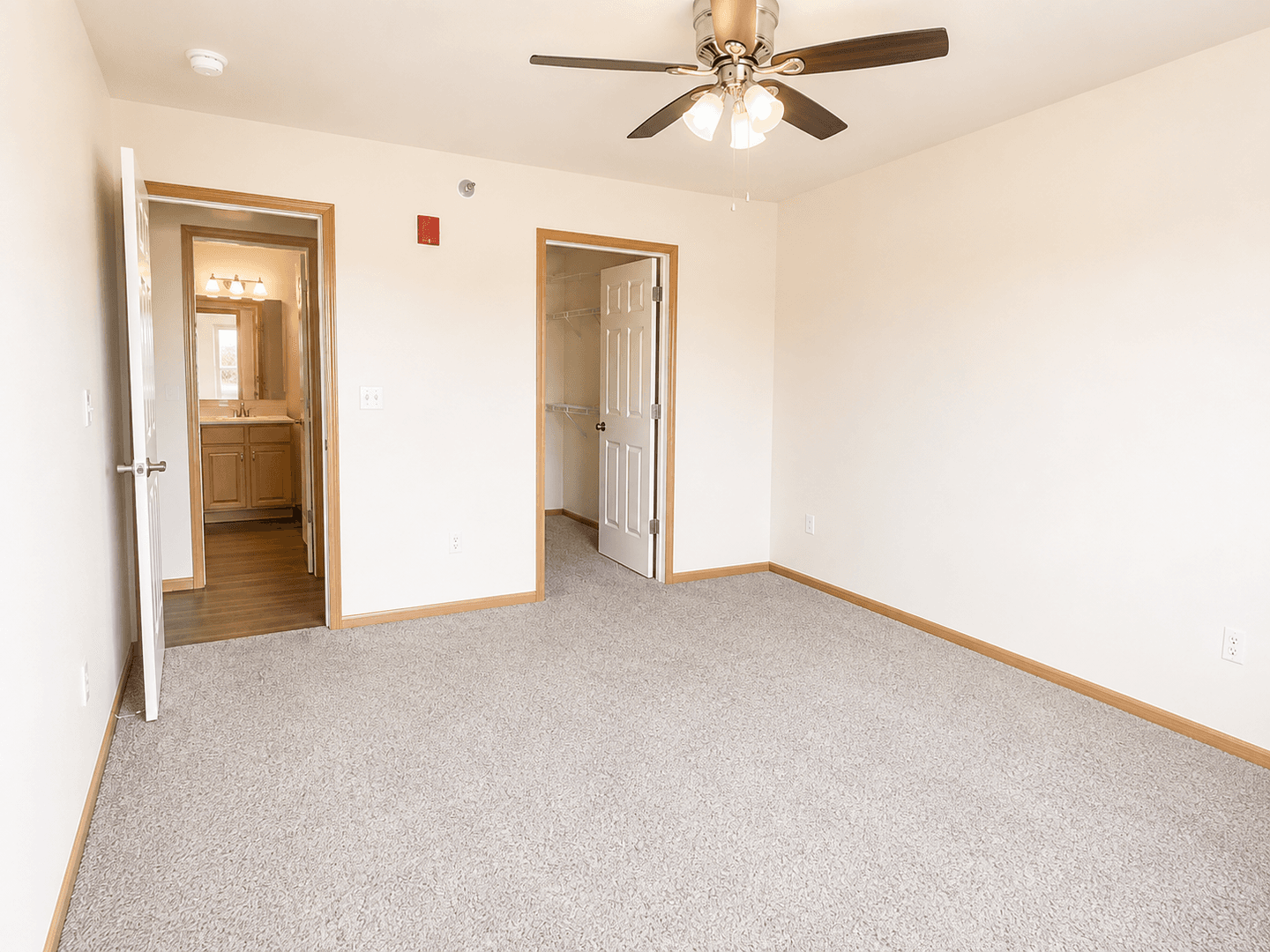 Tomah Apartment: 400 Larkin Street