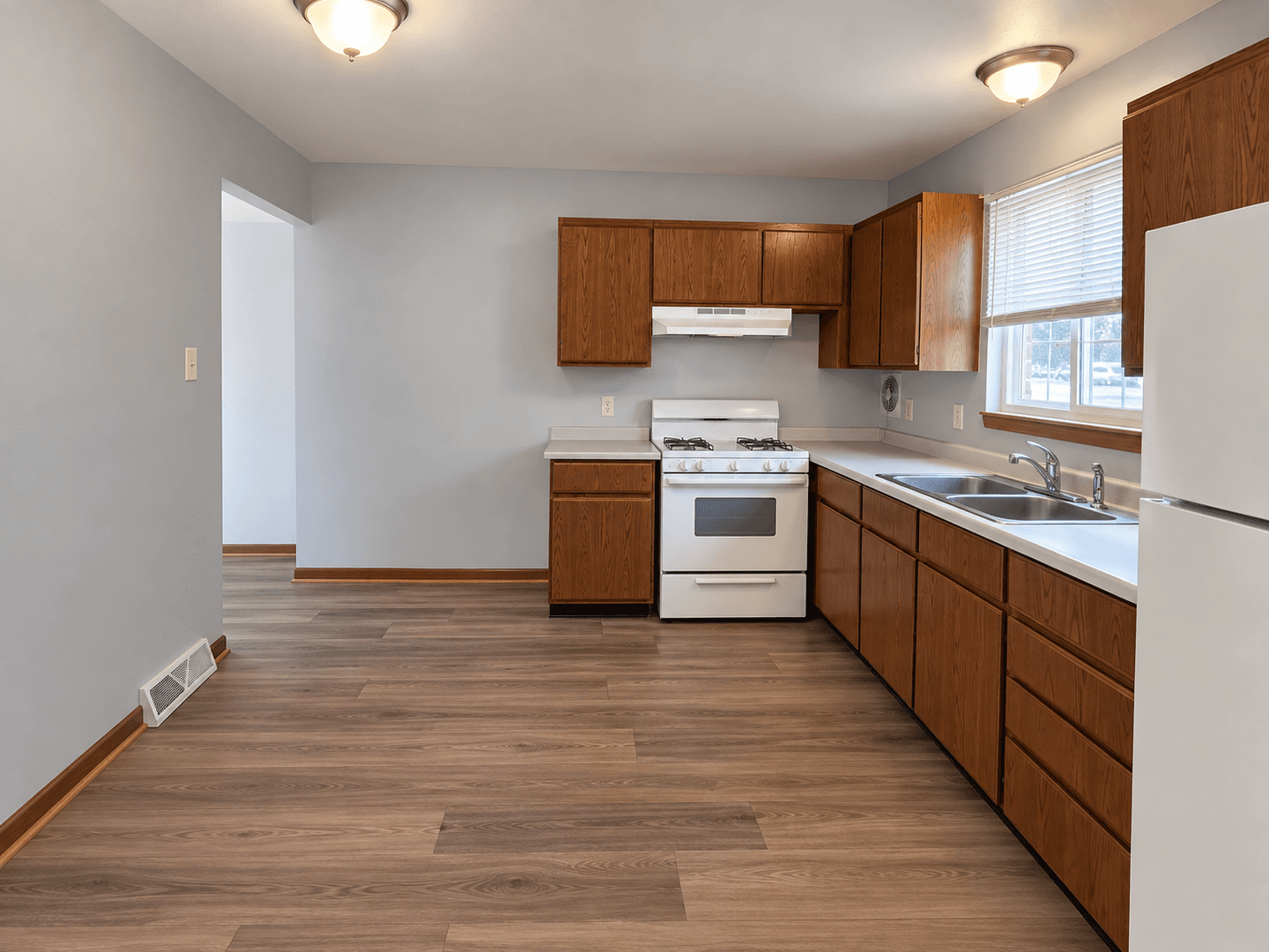 Hartford Apartment: 633 E. Monroe Ave.